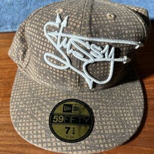 ❌SOLD❌ Men’s Fitted Stussy New Era 59Fifty 7 1/4 Hat (w/ stickers on)